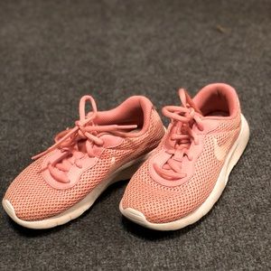 Nike Tanjun Coral/ Peach